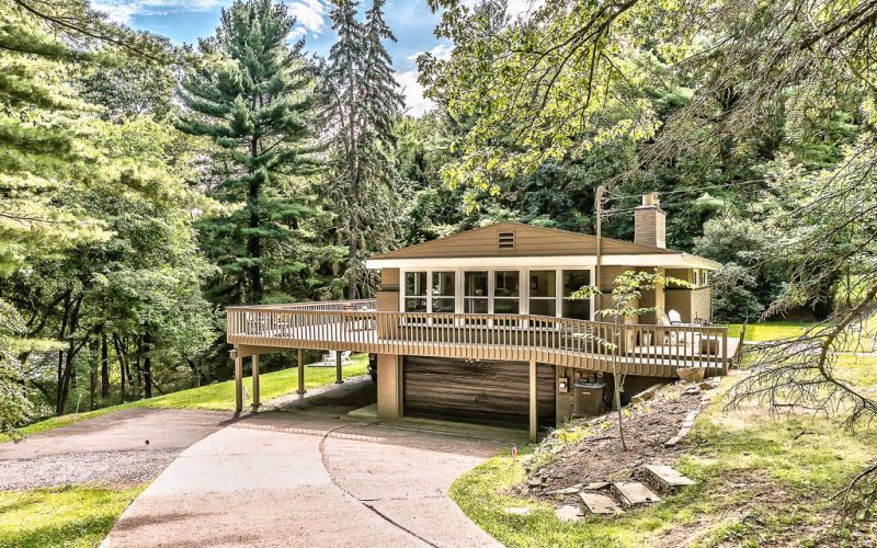 709 Woodland Road North Allegheny Schools Bradford Woods PA, 15015